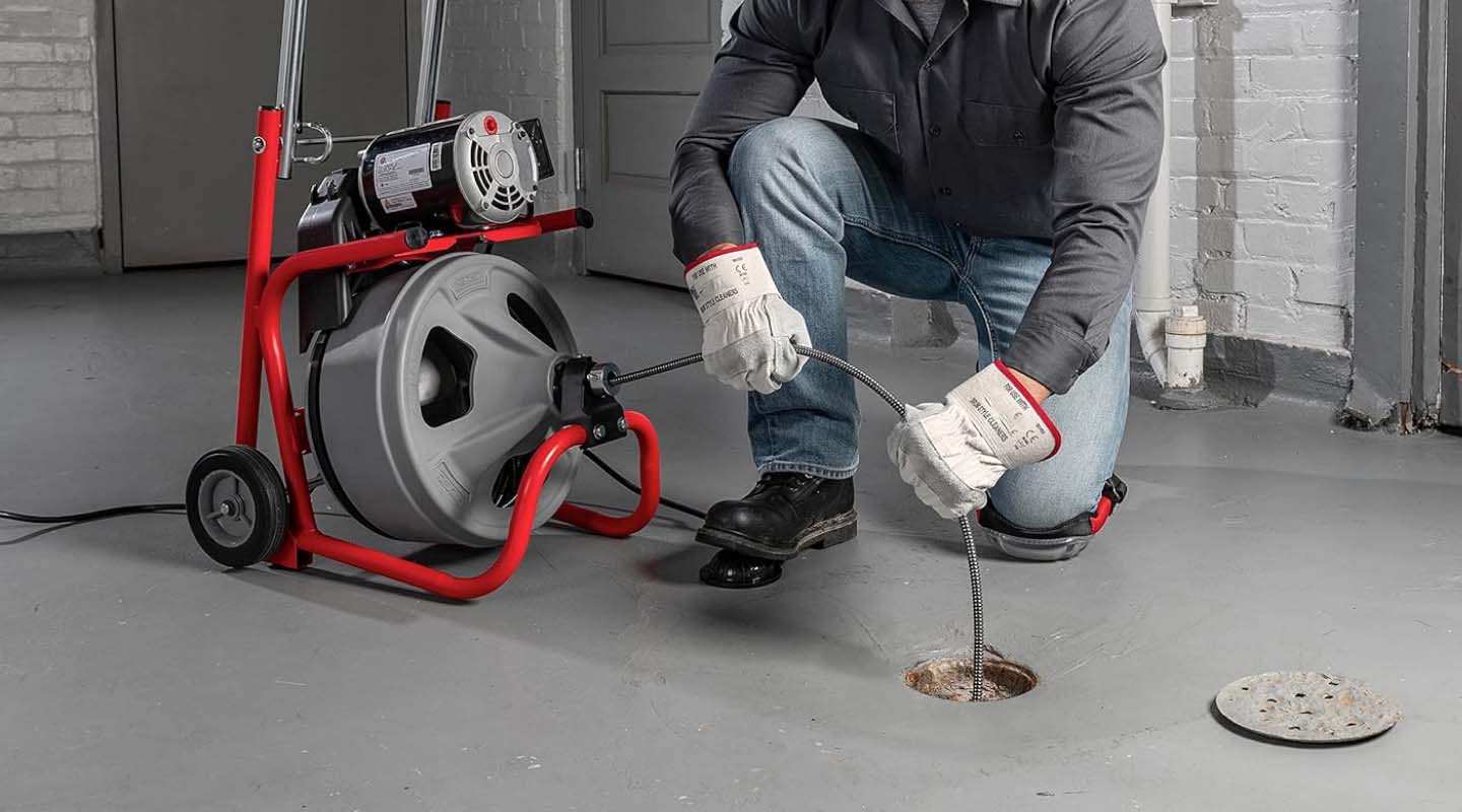 Odmaševanje odtokov s profesionalno opremo